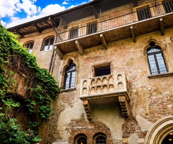 A walk through gothic Verona  guided tour – Veneto, Italy